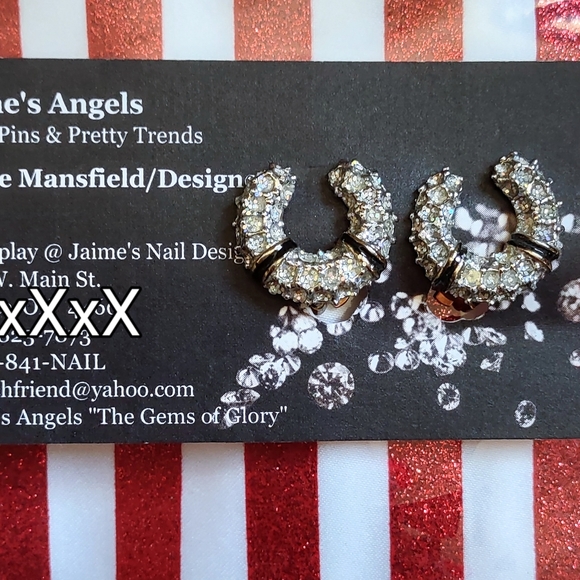 Mega Sparkly Vintage Clip Earrings - Picture 8 of 15